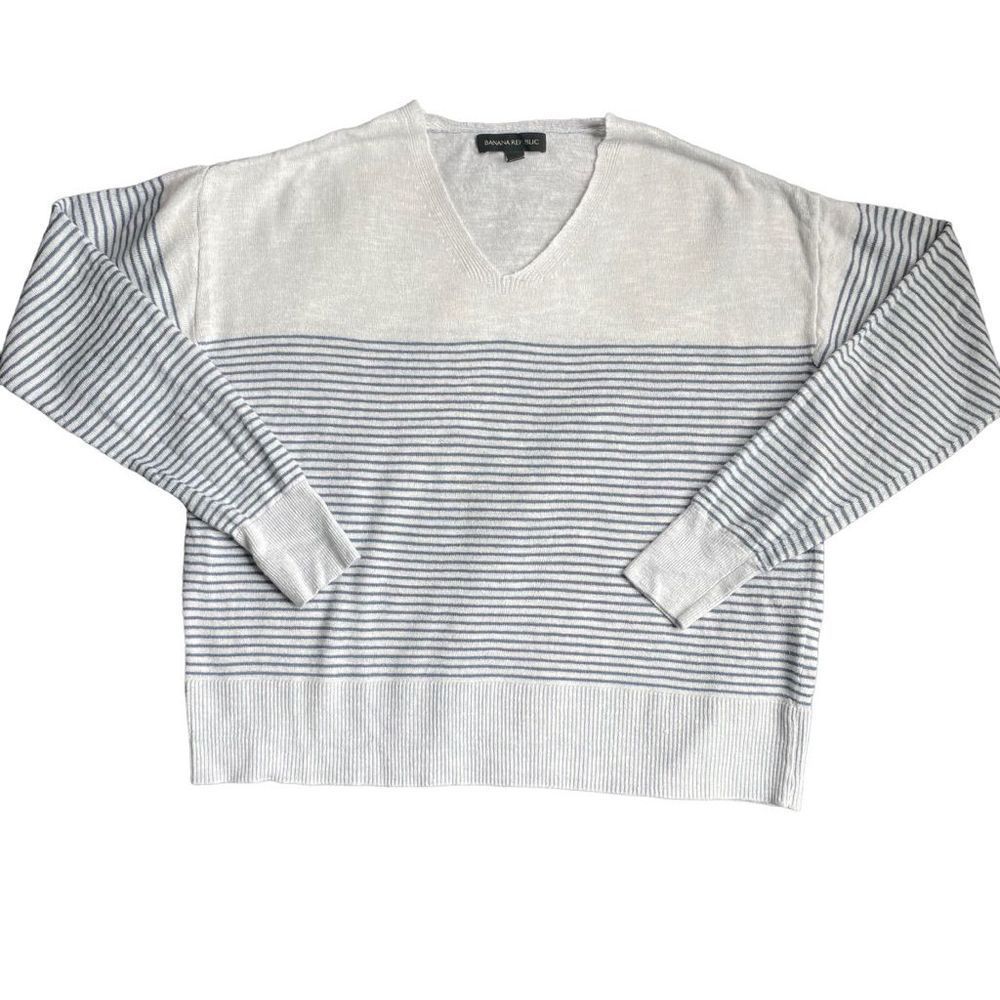 Banana republic striped V-neck casual sweater size small￼